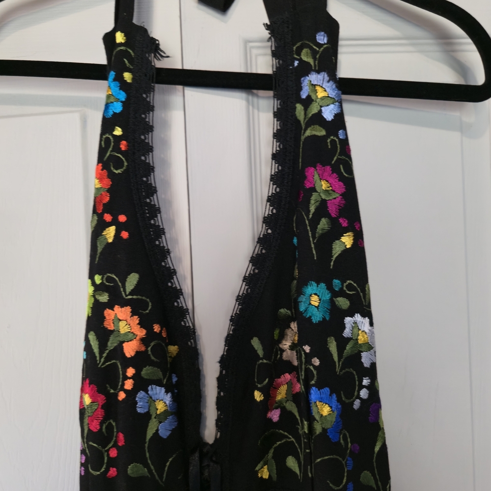 Black Halter Floral-Embroidered Flowy Midi Dress - Picture 6 of 7